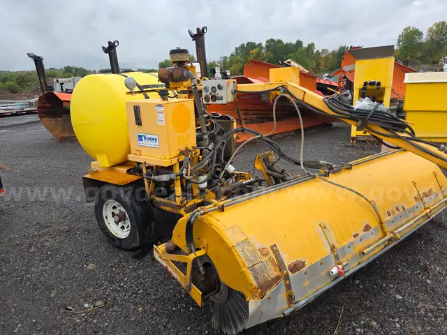 2005 Sweepster H108P2PN401 Tow Behind Broom