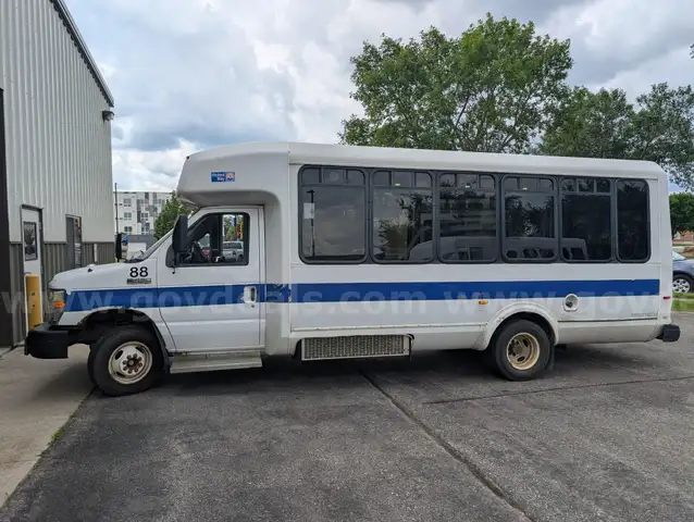 2012 Ford Econoline w/ Wheelchair Lift