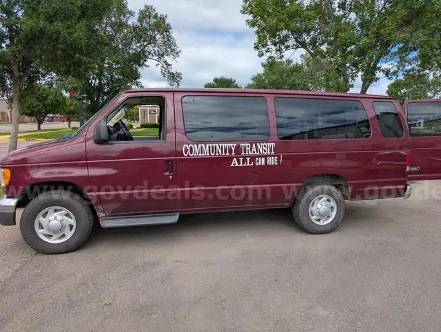 2003 Ford Econoline E-150 14 Passenger Van