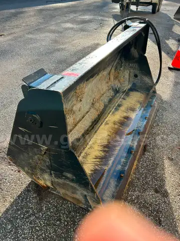 CAT MULTIPURPOSE CLAMSHELL BUCKET