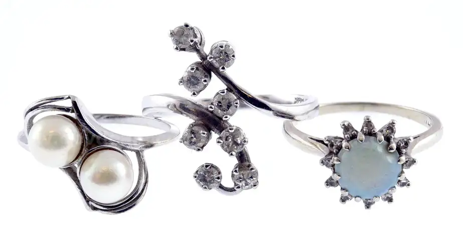 white gold ladies rings with gemstones for auction