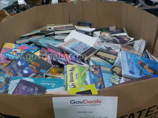 Books: Mixed &#x22;Hard Back and Soft Back&#x22; (ASCNOV25-0022)