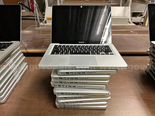Lot of 30 Apple MacBook Pro 13.3" Laptops