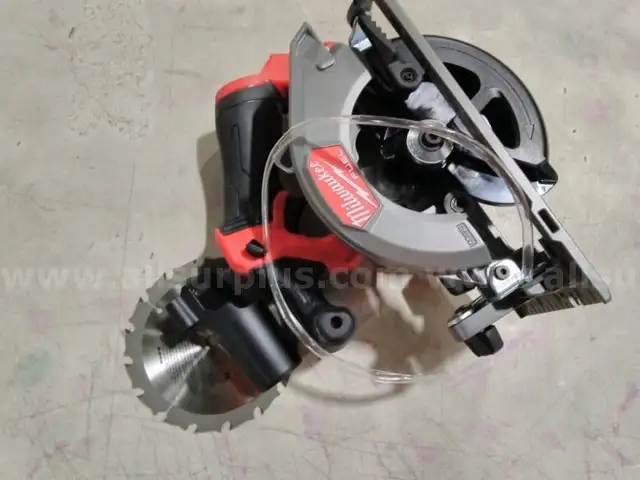 M12 FUEL 12V Lithium-Ion Brushless 5-3/8 in. Cordless Circular Saw (Tool-Only)