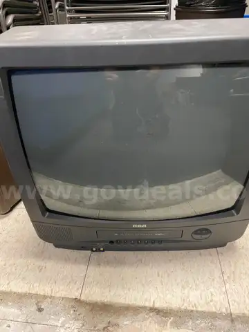 RCA Television with Built-in VHS Lot of (1)