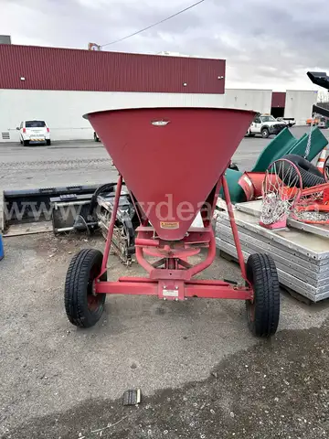 Fertilizer Spreader pull behind