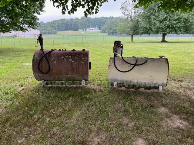 2 Fuel Tanks