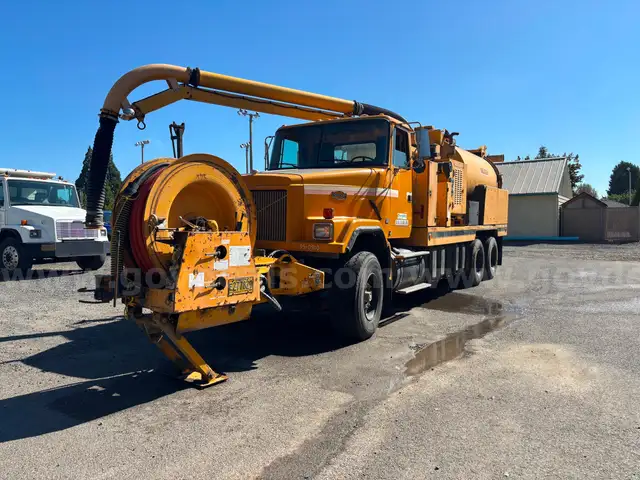 1995 WhiteGMC ACL - Vac Truck *Low Miles*