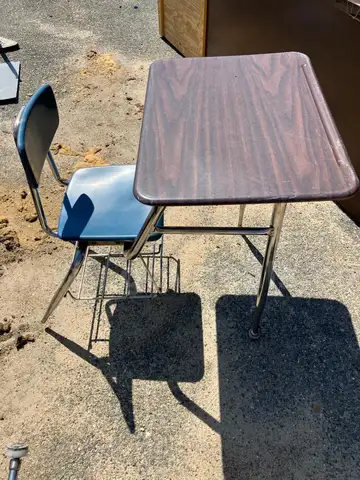 Grade School Student Desk/Chairs