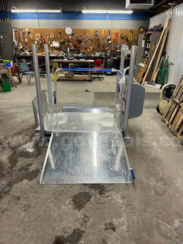 Adaptive Engineering Mobile - Manual - Wheelchair Lift