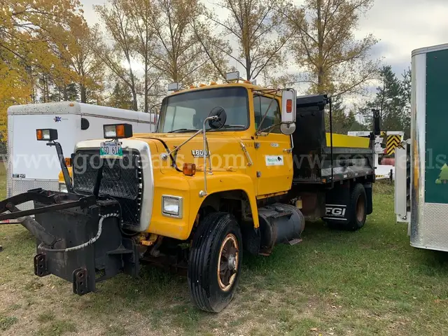 1987 Ford L8000F - 5 Ton Dump Truck - Model 8000 7.8L L6 TURBO DIESEL