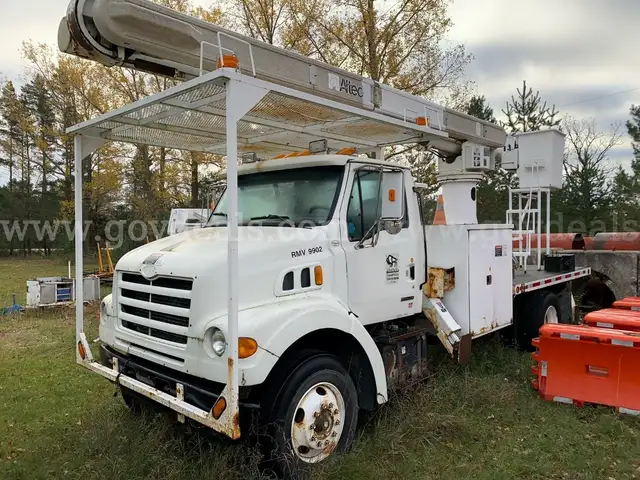 1999 Sterling L7501 - Bucket Truck - 5.9L L6 Cummins ISB DIESEL