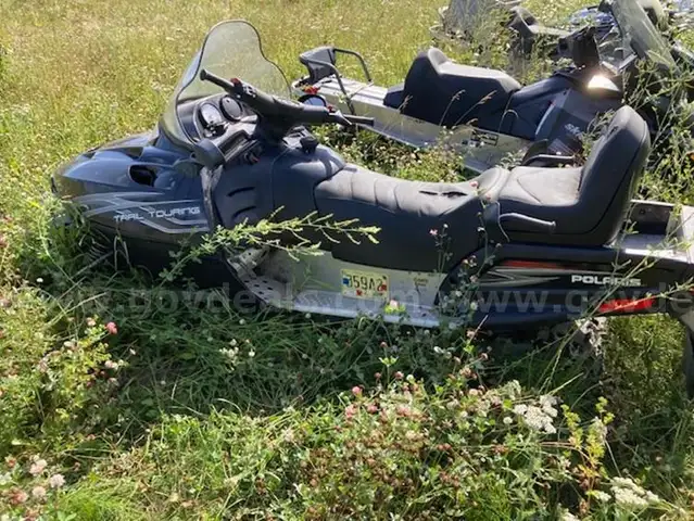 2007 Polaris Indy Trail/Touring Deluxe Snow Mobile