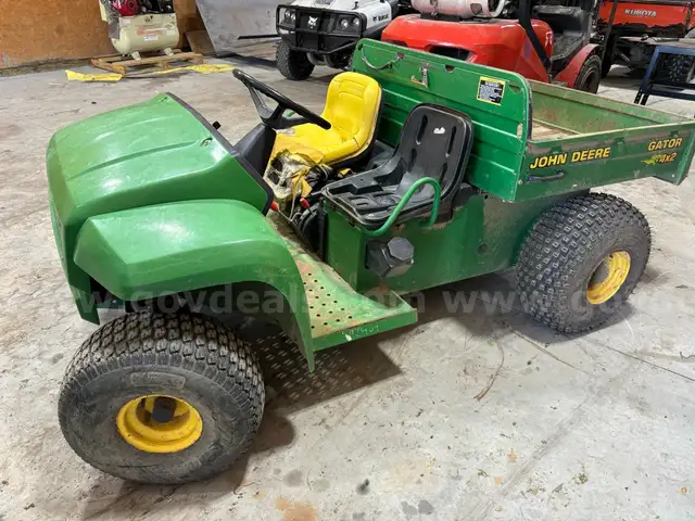 2000 JOHN DEERE GATOR 4X2