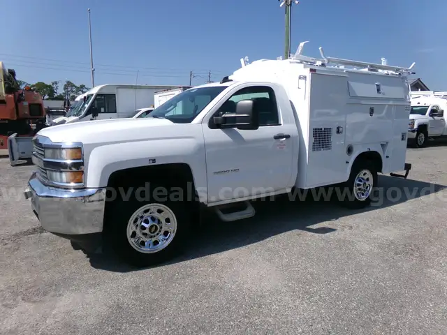 2015 Silverado 3500 Utility2WD **64K Miles**