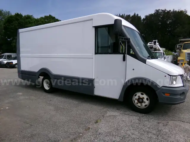 2017 Isuzu Reach Stepvan **85K Miles*