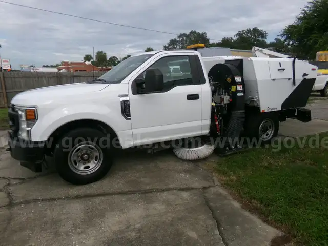 2022 Ford F250 Osprey Parking Lot/Road Sweeper Vac **33K Miles**