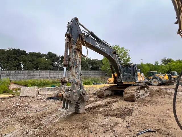 2015 John Deere 470G LC Hydraulic Excavator
