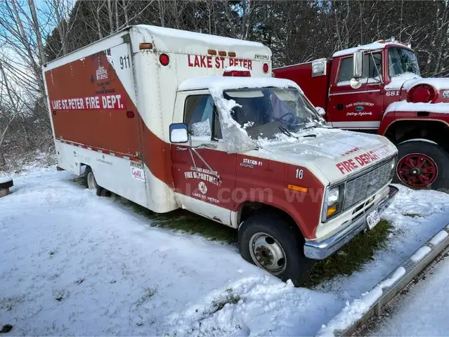 1988 Ford Econoline - Box Truck