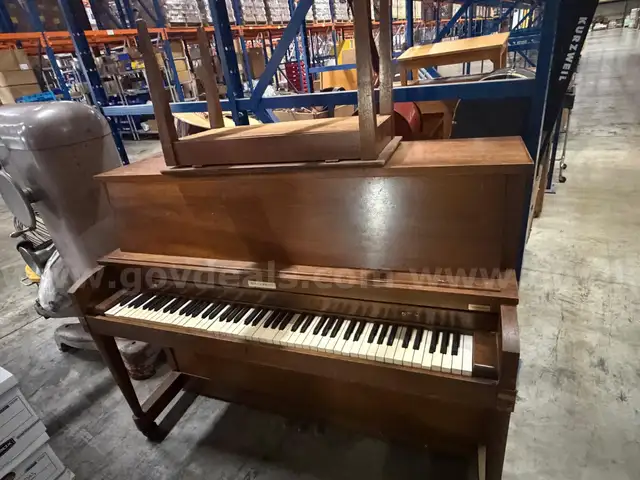 BALDWIN UPRIGHT PIANO