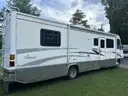 2001 Georgia Boy Motor Coach (Ford F-650 Chassis) 32&#x2019; Foot RV Camper