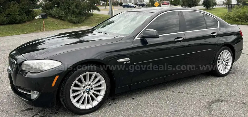 2011 BMW 528I Funkin Grooving