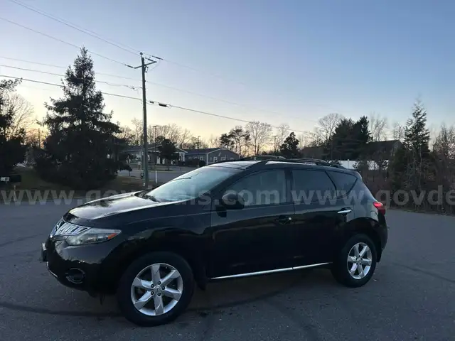 2009 Nissan Murano SL .... FORWARD OR REVERSE ARE OVERRATED ......