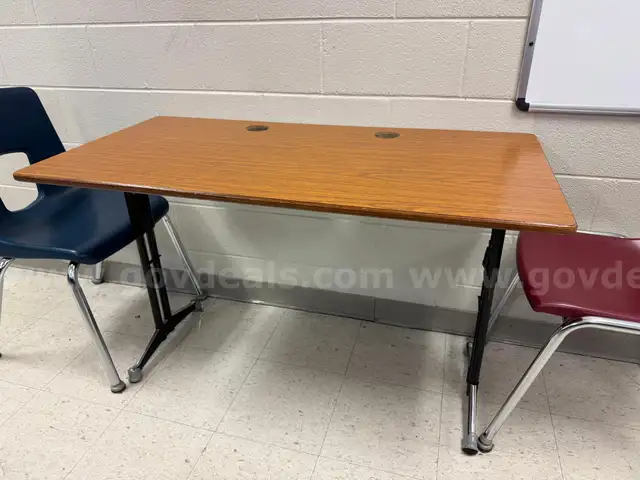 Lot of 7 Computer Tables