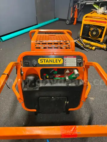 Stanley Hydraulic Power Unit w/ 18 HP Vanguard Motor + Tools