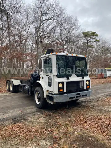 1992 Mack MR688S Roll Off
