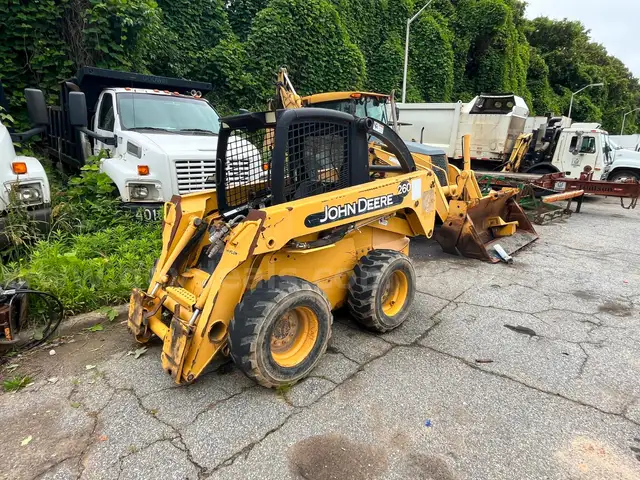 2002 John Deere 260 Skid Loader