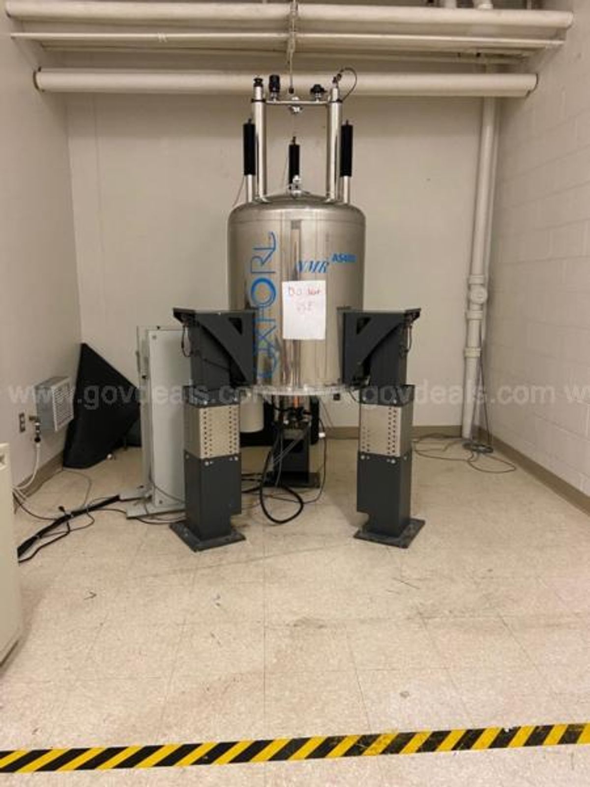 Varian 400 MHz NMR system with Oxford NMR AS400 Magnet | GovDeals