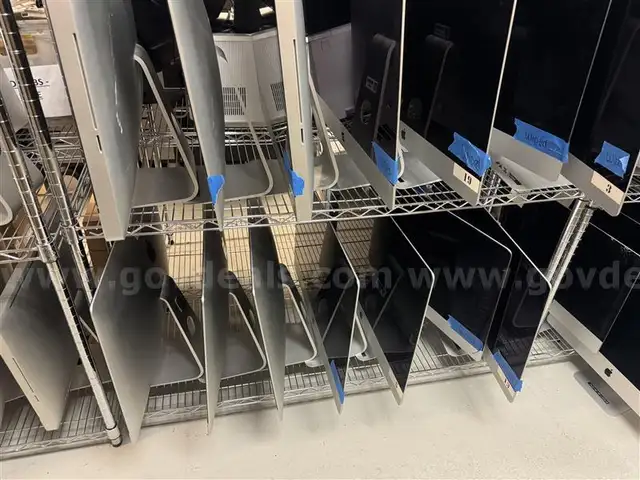 (LOT 36) 21.5&#x201D; iMacs (2011&#x2013;2013) &#x2013; Mixed Conditions