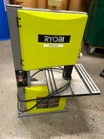 RYOBI 9 in (229 mm) Band Saw