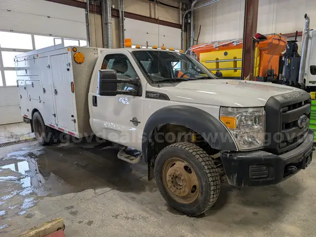 2014 Ford F-550 4WD Service/Utility Truck - 6.7L V8 OHV 16V DIESEL ENGINE