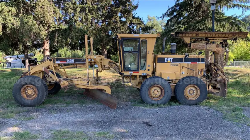 2000 Caterpillar Grader - Model 140H