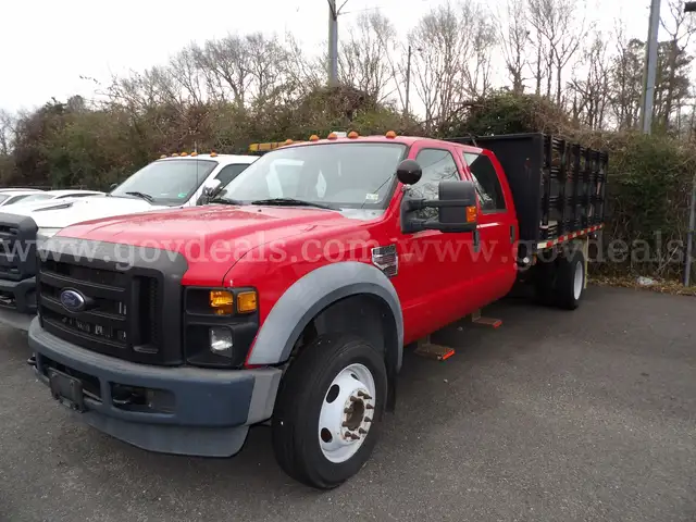 2008 Ford F-550 XL SD 4WD STAKE BODY WITH LIFTGATE