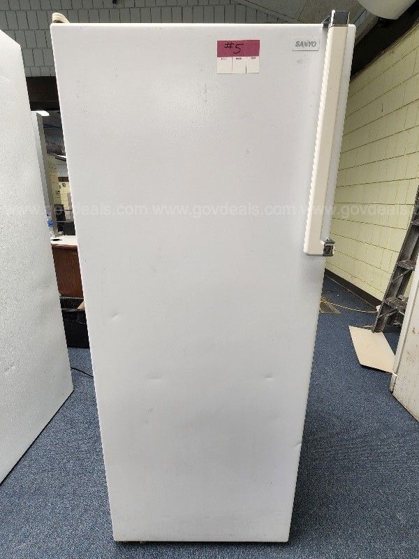 Small Sanyo Refrigerator/Freezer | AllSurplus