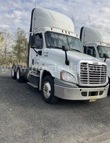 2017 Freightliner Cascadia 125 Single-Axle Daycab Truck Tractor