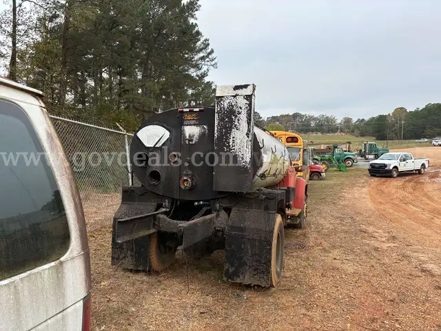 1994 Ford F700F - Tar truck