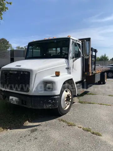 2000 FREIGHTLINER FL60 22 FOOT FLATBED DIESEL TRUCK - CAN SHIP!!