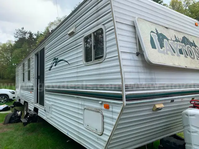 2001 Skyline Camper ONE OWNER - LOCAL PICKUP MAINE