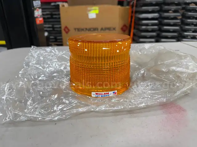 NEW OLD STOCK WHELEN L21 SERIES AMBER DOME WE CAN SHIP
