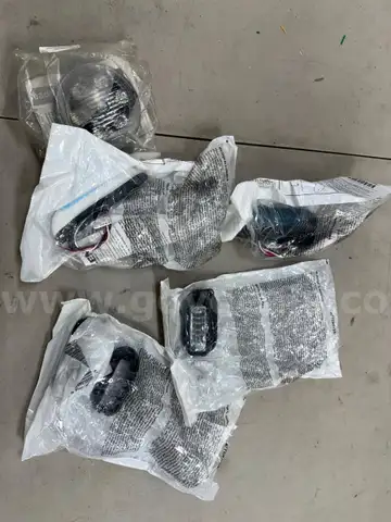 LOT OF BRAND NEW IN BAG WHELEN ITEMS ION LINZ6 WE CAN SHIP