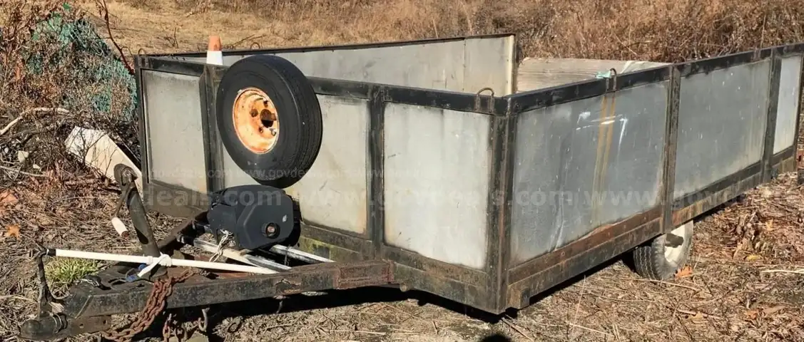 6 FOOT x 9.5 FOOT UTILITY TRAILER - LOCAL PICK UP