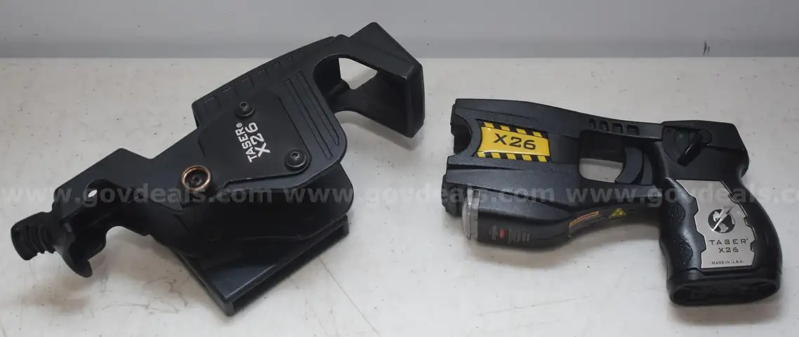 SUPER CLEAN AXON TASER X26 TASER WITH HOLSTER - CAN SHIP!!!