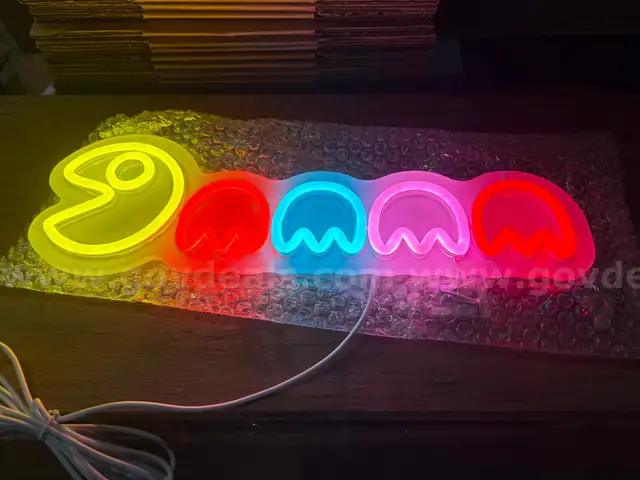 LED NEON STYLE PAC MAN WALL LIGHT - CAN SHIP!!!