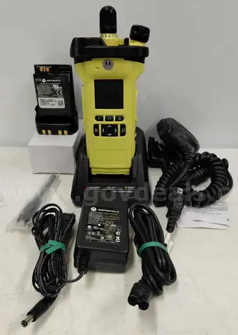 TESTED AND WORKING MOTOROLA APX-6000XE PORTABLE RADIO WITH EXTRAS - POLICE FIRE EMS TAXI TOWING - CAN SHIP!!