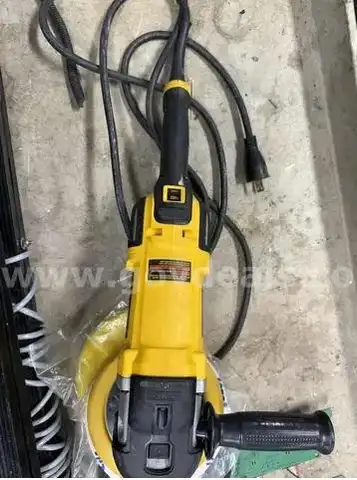 DEWALT 7/9&#x22; POLISHER VARIABLE SPEED OHIO - SHIP ONLY