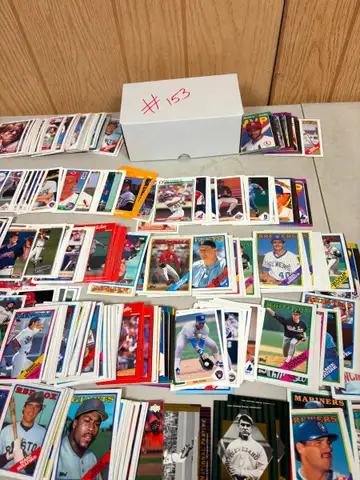 BOX LOT OF MLB BASEBALL TRADING CARDS # 153 - SHIPPING ONLY - MA